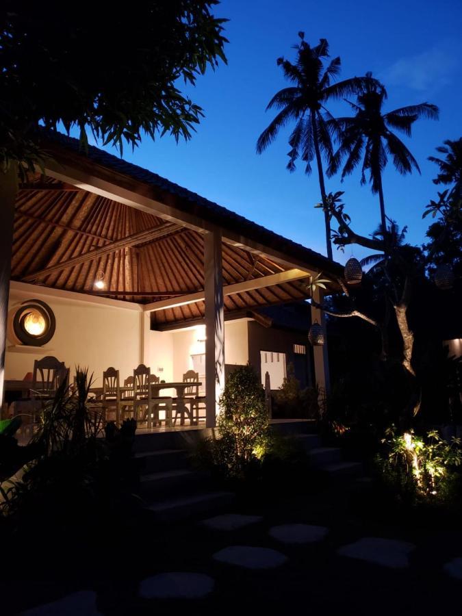 Utama Villas Beach Front Candidasa Luaran gambar